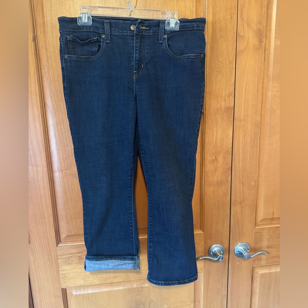 Levi’s dark blue boyfriend jeans